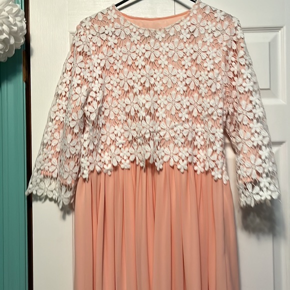 Dainty jewells floral lace dress - Picture 2 of 5